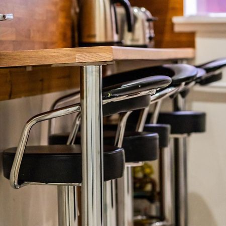 Central Serviced Apartments - 2 Bedroom - Walk Away From City Centre & Universities - Sleeps 4 - 3 X Double Beds - Smart Tvs In All Rooms - Short Term Stays Welcome - Walk Away From Train & Bus Station - Preferred Location For Short Stay In Dundee Zewnętrze zdjęcie