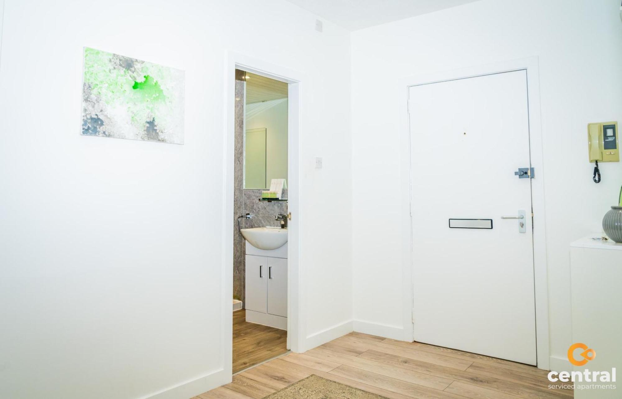 Central Serviced Apartments - 2 Bedroom - Walk Away From City Centre & Universities - Sleeps 4 - 3 X Double Beds - Smart Tvs In All Rooms - Short Term Stays Welcome - Walk Away From Train & Bus Station - Preferred Location For Short Stay In Dundee Zewnętrze zdjęcie